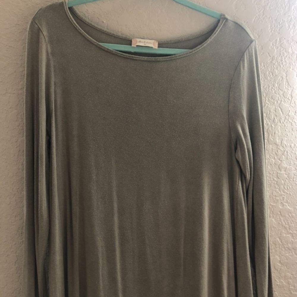 Light weight long sleeved top